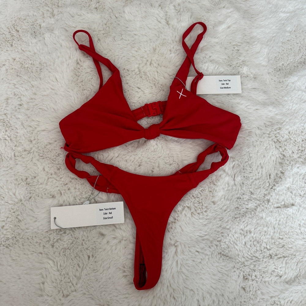 NWT Boutine LA Red Twist Set